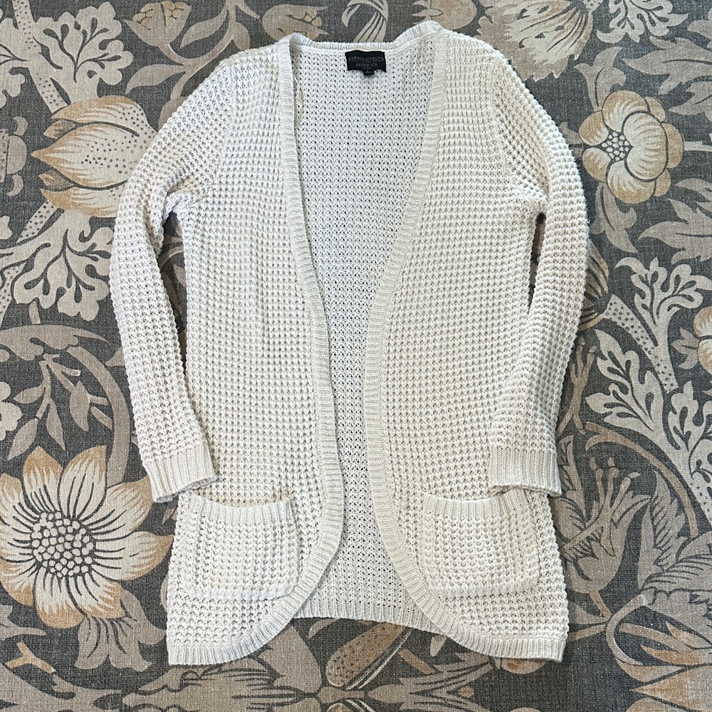 Absolutely Creative Worldwide Women's Cream Knit Cardigan L